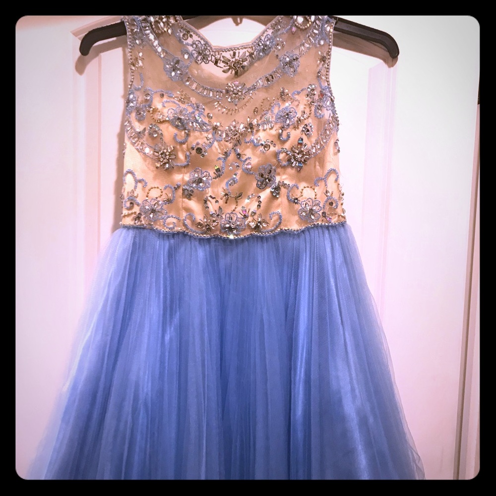 Beautiful formal dress!  Size 4!